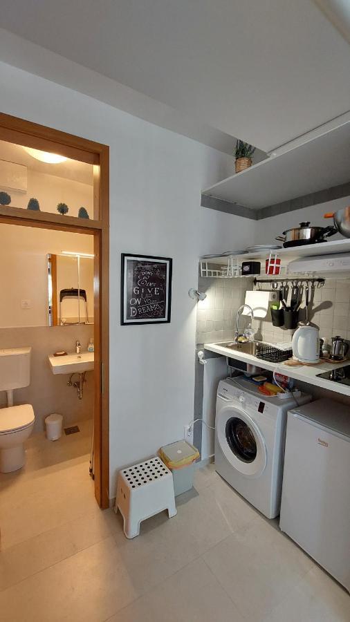 Cozy, Bright And Affordable Studio W/ Free Parking ليوبليانا المظهر الخارجي الصورة